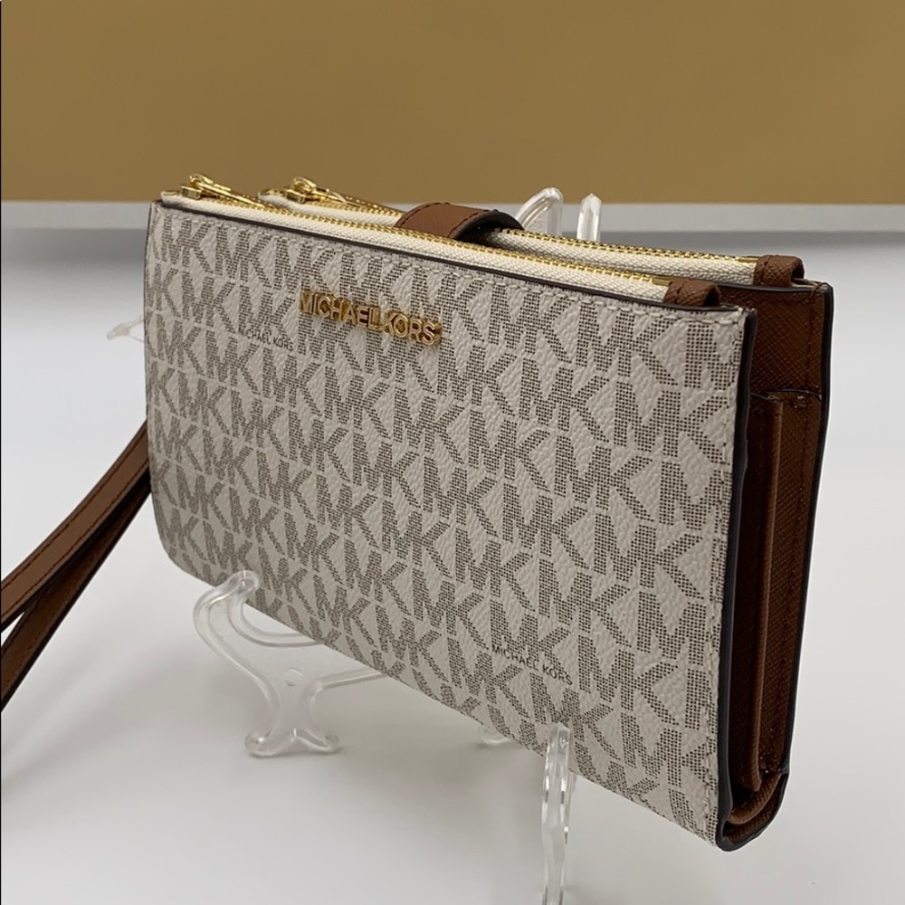 MK Jet Set Travel Double Zip Wrstl Smartphone - Picture 9 of 16